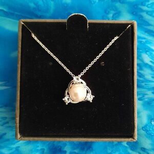 NIC & SYD 3-stone Swarovski necklace